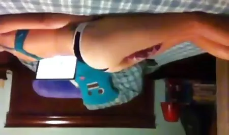 性爱时Jazzmines丰满的硅胶乳房跷跷板