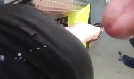 被掩没的人乱搞在日本桥梁的甜子弹