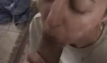 我母亲的私人色情片，她担心自己